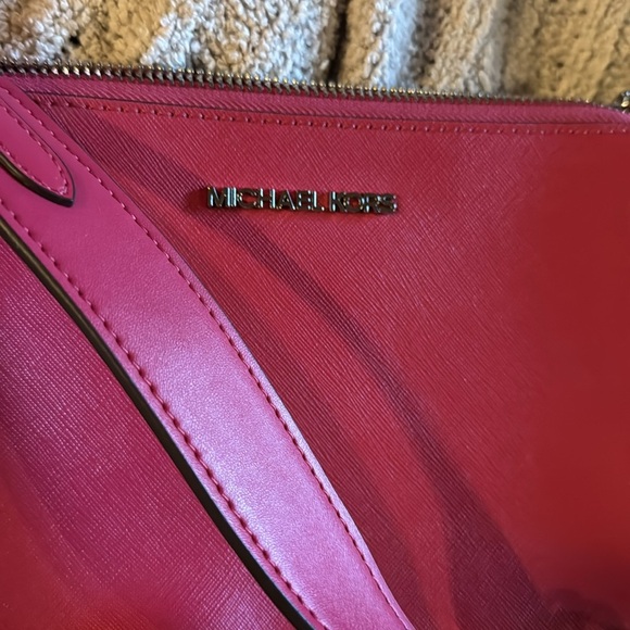 Michael Kors Bright Pink Cross Body Bag /20” strap drop/ 2 detachable sm bags - Picture 4 of 14